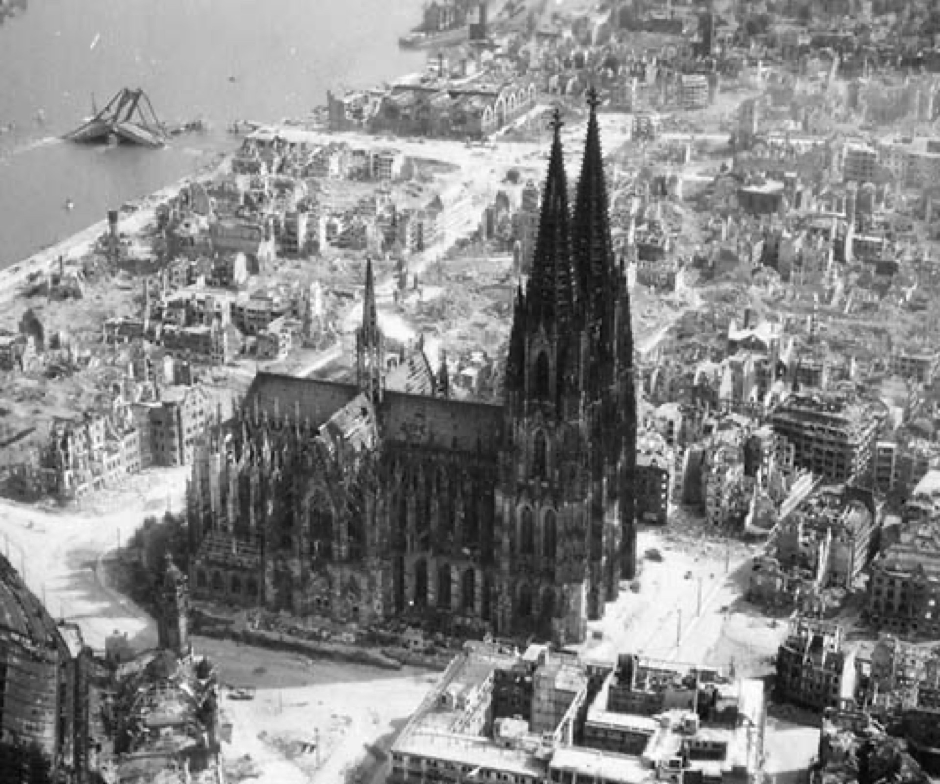 Kölner Dom nach dem Krieg